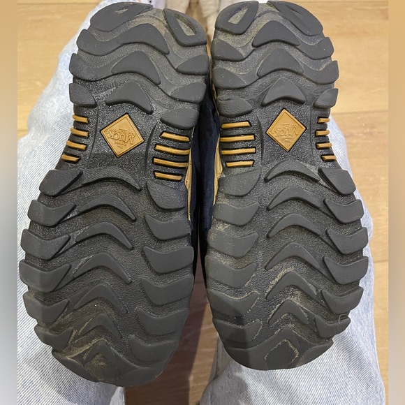 Kid’s Rugged II Muckboot. Winterboot/Waterproof. Size 12. - Picture 7 of 13